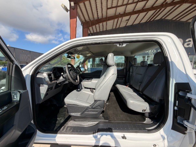 Ford F-150 Vehicle Full-screen Gallery Image 09