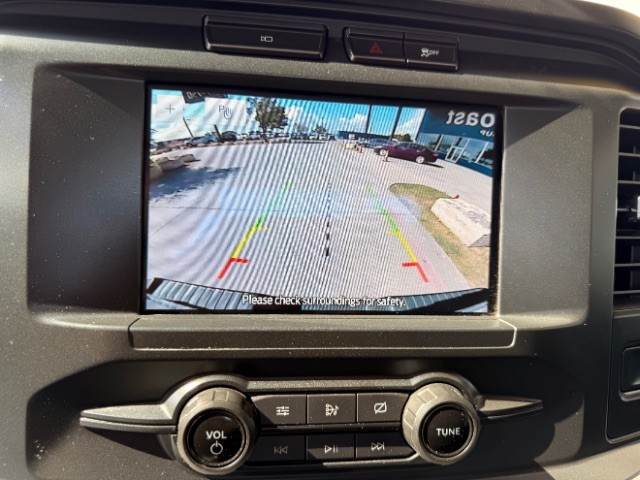 Ford F-150 Vehicle Full-screen Gallery Image 11