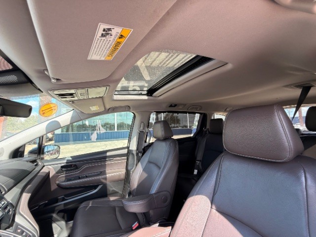 Honda Odyssey Vehicle Full-screen Gallery Image 12