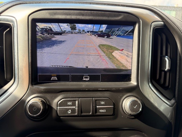 Chevrolet Silverado 1500 Vehicle Full-screen Gallery Image 10