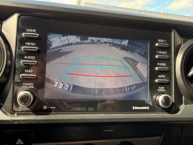 Toyota Tacoma Vehicle Full-screen Gallery Image 10
