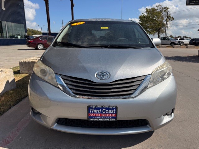 Toyota Sienna Vehicle Full-screen Gallery Image 07