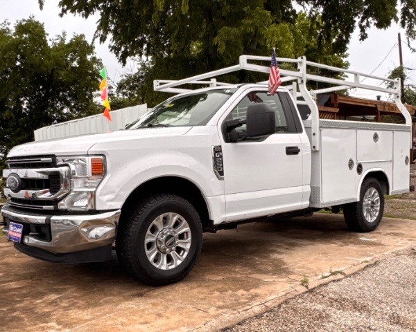 Ford Super Duty F-250 SRW Vehicle Full-screen Gallery Image 02
