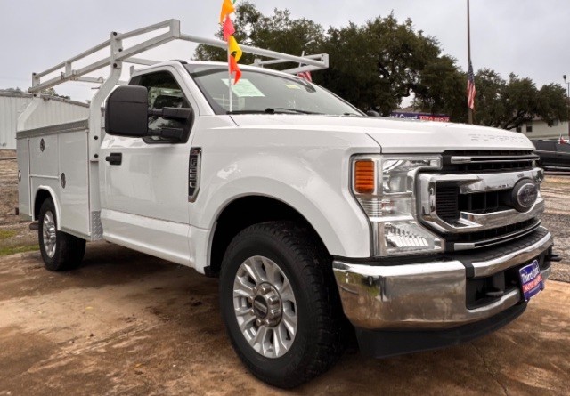 Ford Super Duty F-250 SRW Vehicle Full-screen Gallery Image 03