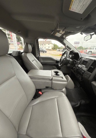 Ford Super Duty F-250 SRW Vehicle Full-screen Gallery Image 06