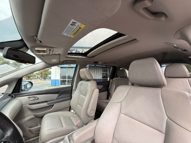 Honda Odyssey Vehicle Full-screen Gallery Image 12