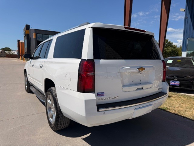 Chevrolet Suburban Vehicle Full-screen Gallery Image 03