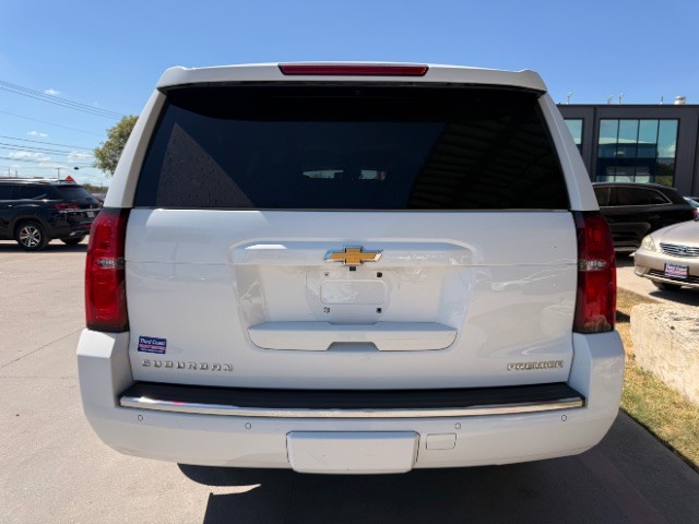 Chevrolet Suburban Vehicle Full-screen Gallery Image 05