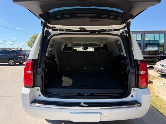 Chevrolet Suburban Vehicle Full-screen Gallery Image 06