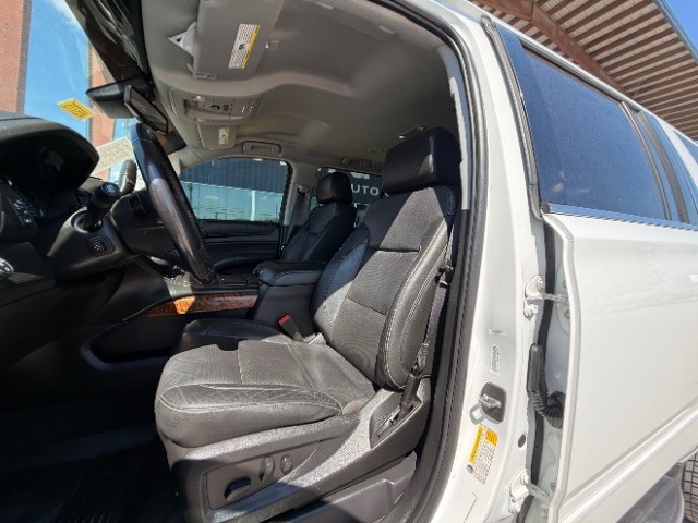 Chevrolet Suburban Vehicle Full-screen Gallery Image 08