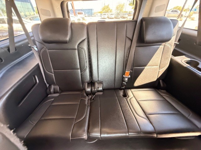 Chevrolet Suburban Vehicle Full-screen Gallery Image 10