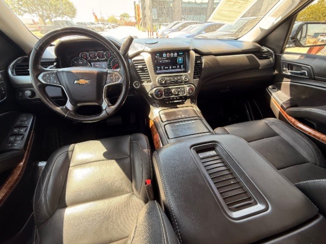 Chevrolet Suburban Vehicle Full-screen Gallery Image 11