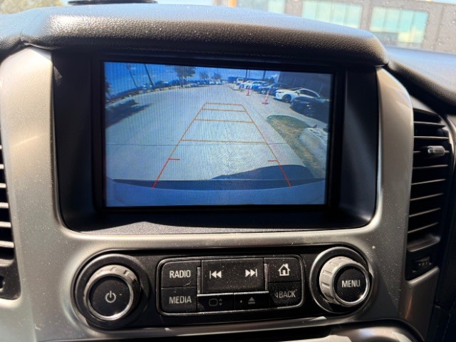 Chevrolet Suburban Vehicle Full-screen Gallery Image 12