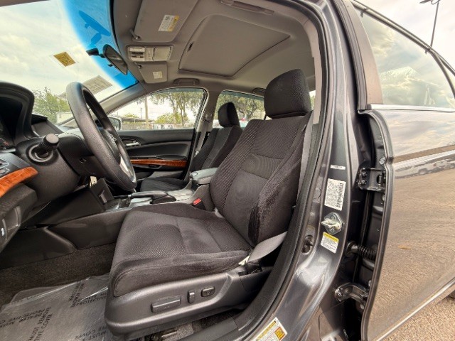 Honda Accord Sedan Vehicle Full-screen Gallery Image 07