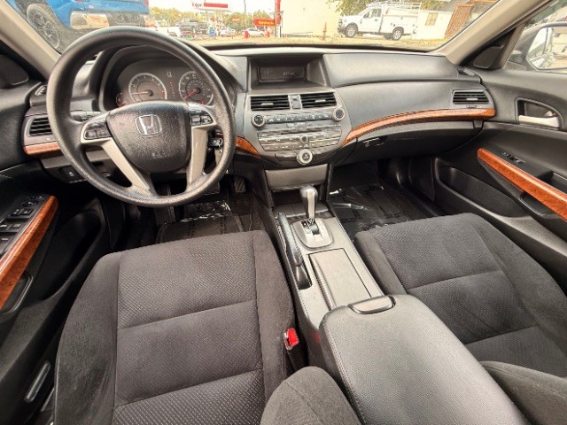 Honda Accord Sedan Vehicle Full-screen Gallery Image 09