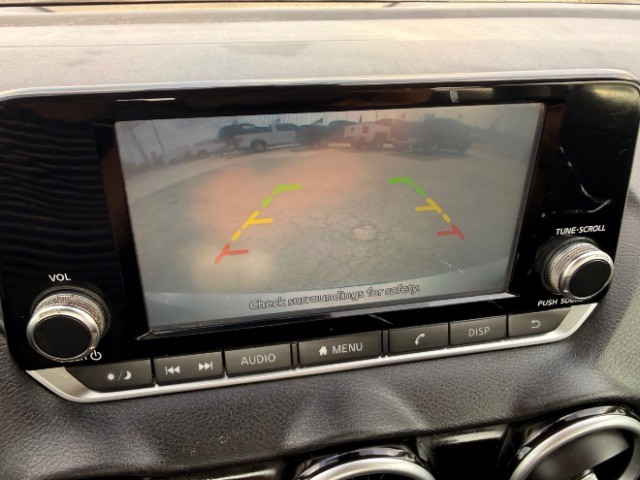 Nissan Sentra Vehicle Full-screen Gallery Image 10