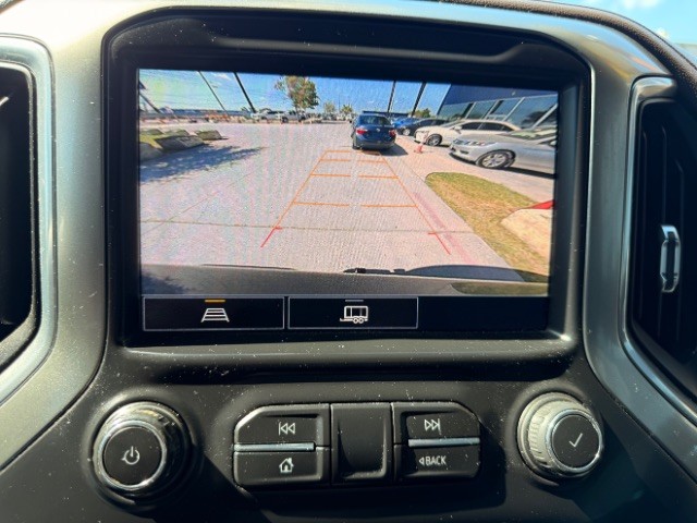 Chevrolet Silverado 1500 Vehicle Full-screen Gallery Image 11
