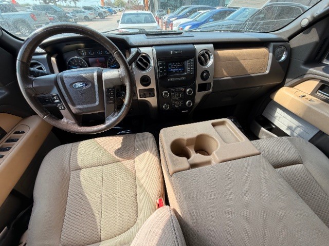 Ford F-150 Vehicle Full-screen Gallery Image 09