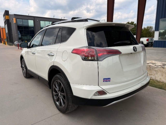 Toyota RAV4 Vehicle Full-screen Gallery Image 03
