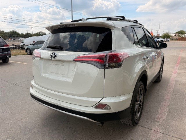 Toyota RAV4 Vehicle Full-screen Gallery Image 04
