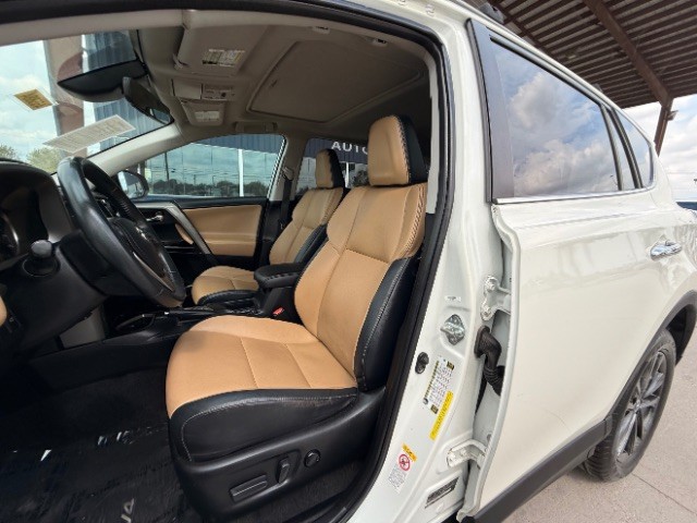 Toyota RAV4 Vehicle Full-screen Gallery Image 08