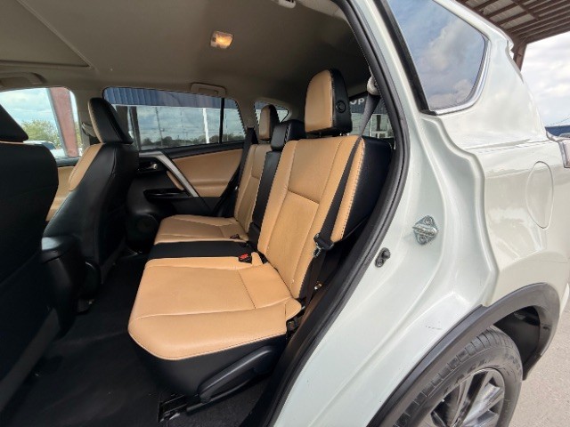 Toyota RAV4 Vehicle Full-screen Gallery Image 09