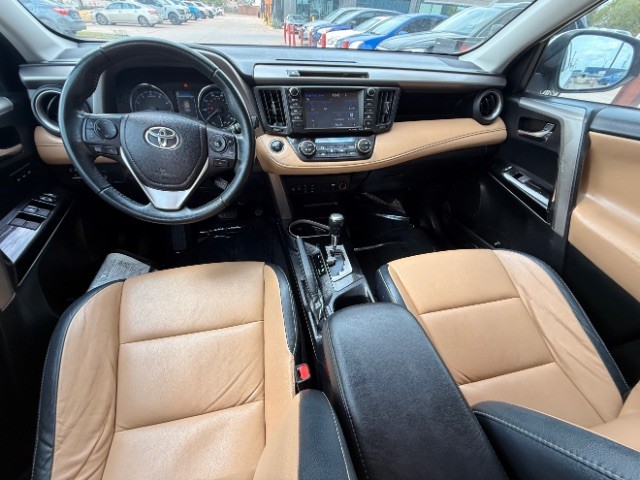 Toyota RAV4 Vehicle Full-screen Gallery Image 10