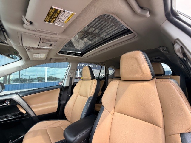 Toyota RAV4 Vehicle Full-screen Gallery Image 11