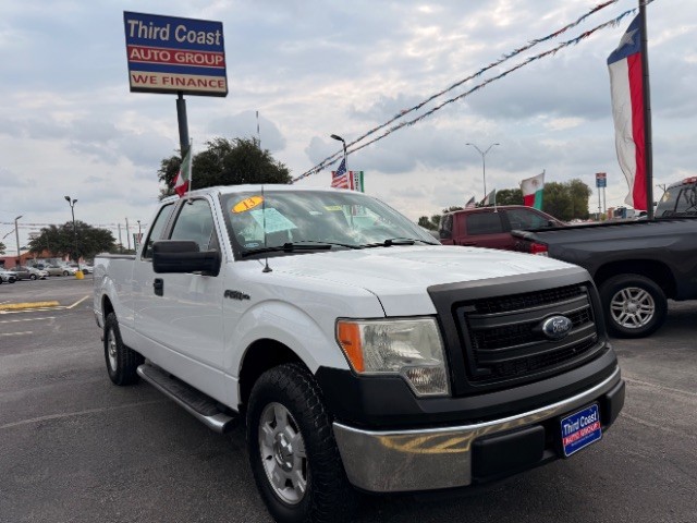 Ford F-150 Vehicle Full-screen Gallery Image 02