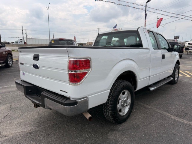 Ford F-150 Vehicle Full-screen Gallery Image 03