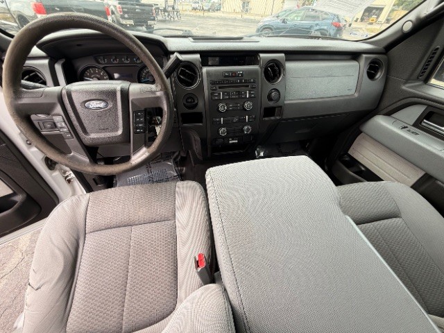 Ford F-150 Vehicle Full-screen Gallery Image 09