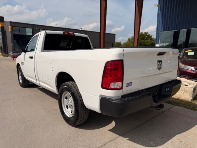 Ram 1500 Classic Vehicle Full-screen Gallery Image 03