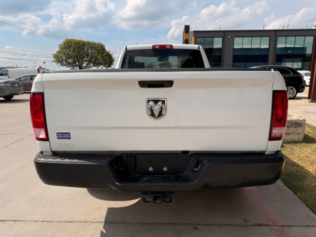 Ram 1500 Classic Vehicle Full-screen Gallery Image 05