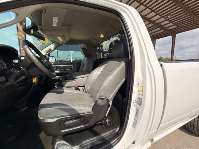 Ram 1500 Classic Vehicle Full-screen Gallery Image 07