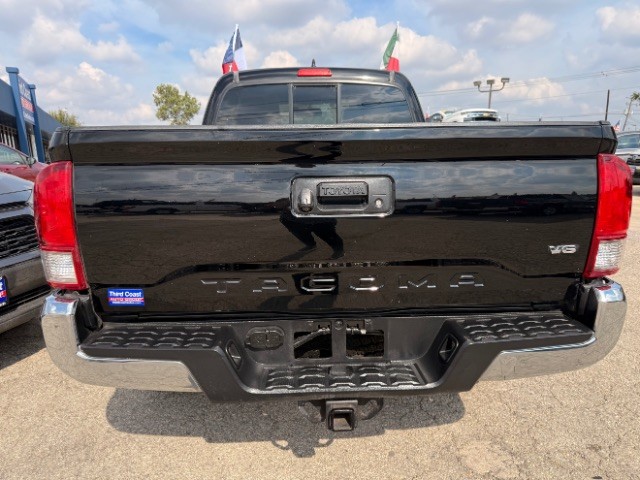 Toyota Tacoma Vehicle Full-screen Gallery Image 05