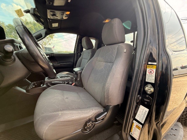 Toyota Tacoma Vehicle Full-screen Gallery Image 07