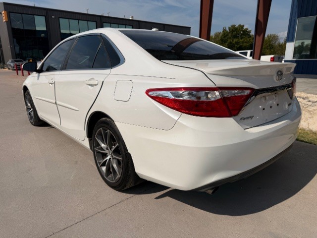 Toyota Camry Vehicle Full-screen Gallery Image 03