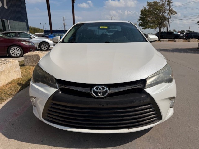Toyota Camry Vehicle Full-screen Gallery Image 06