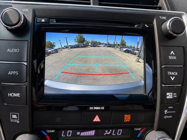 Toyota Camry Vehicle Full-screen Gallery Image 11
