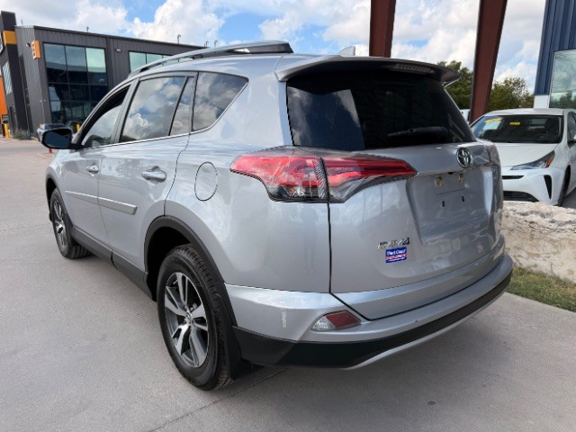 Toyota RAV4 Vehicle Full-screen Gallery Image 03