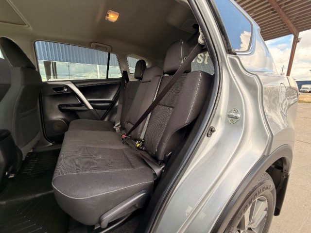 Toyota RAV4 Vehicle Full-screen Gallery Image 09