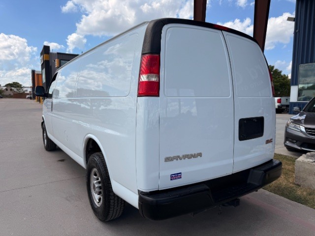 GMC Savana Cargo Van Vehicle Full-screen Gallery Image 03