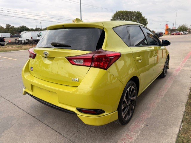Toyota Corolla iM Vehicle Full-screen Gallery Image 04