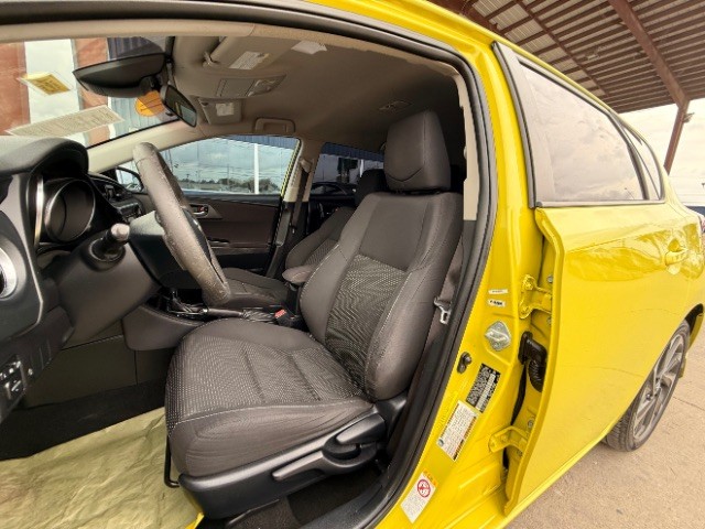 Toyota Corolla iM Vehicle Full-screen Gallery Image 07