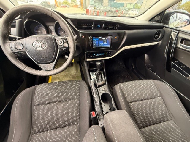 Toyota Corolla iM Vehicle Full-screen Gallery Image 09