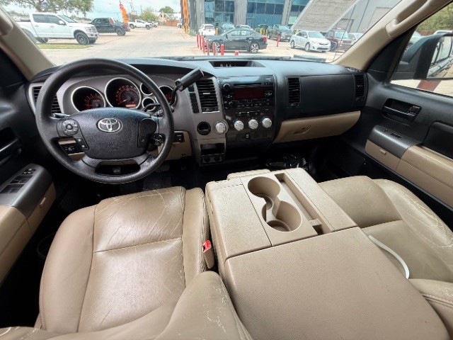 Toyota Tundra 2WD Vehicle Full-screen Gallery Image 09