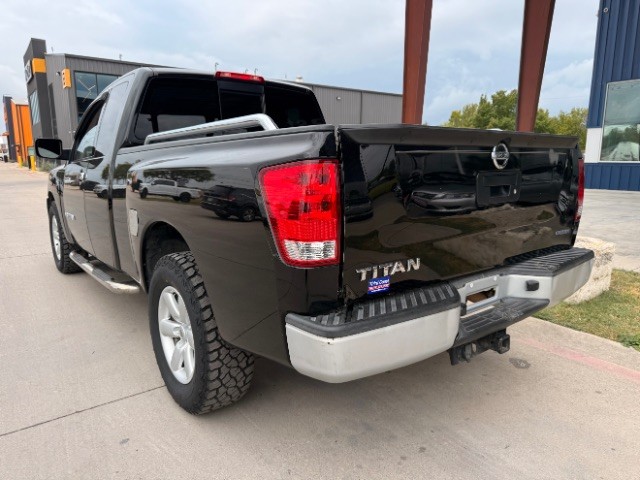 Nissan Titan Vehicle Full-screen Gallery Image 03