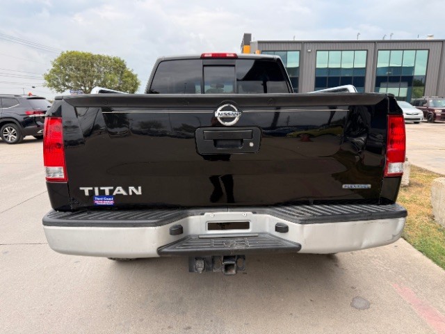 Nissan Titan Vehicle Full-screen Gallery Image 05