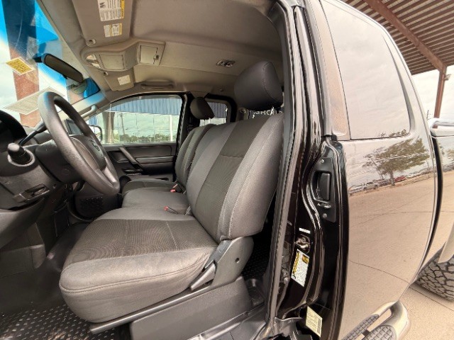 Nissan Titan Vehicle Full-screen Gallery Image 07