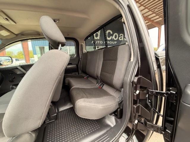 Nissan Titan Vehicle Full-screen Gallery Image 08